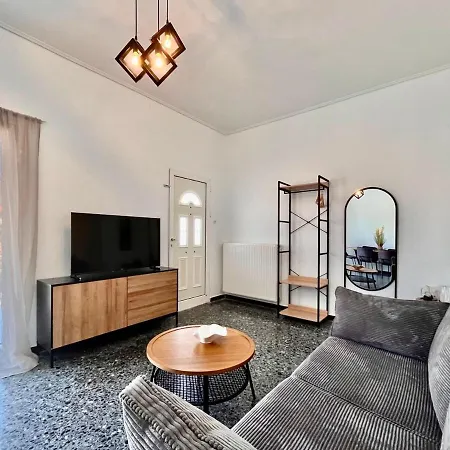 Spacious House With Large Backyard アパート