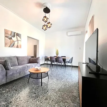 アパート Spacious House With Large Backyard