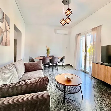 Spacious House With Large Backyard ルートラキ