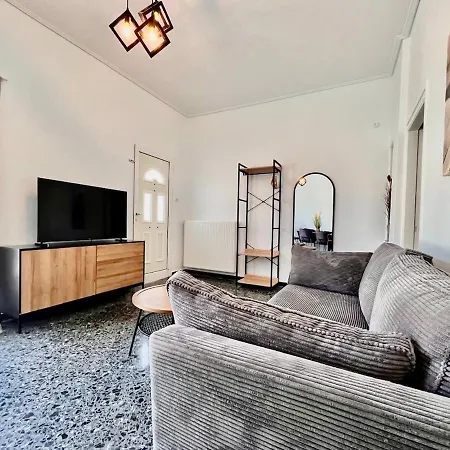 アパート Spacious House With Large Backyard ルートラキ