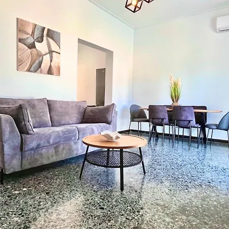 アパート Spacious House With Large Backyard ルートラキ