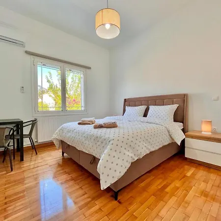 Spacious House With Large Backyard アパート