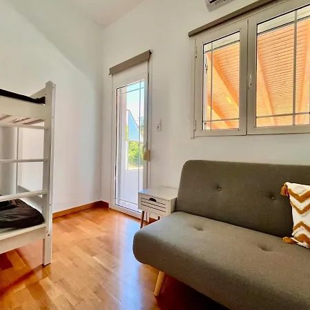 アパート Spacious House With Large Backyard