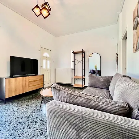 Spacious House With Large Backyard アパート ルートラキ
