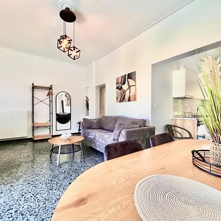 アパート Spacious House With Large Backyard ルートラキ