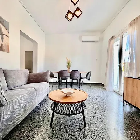 Spacious House With Large Backyard アパート ルートラキ
